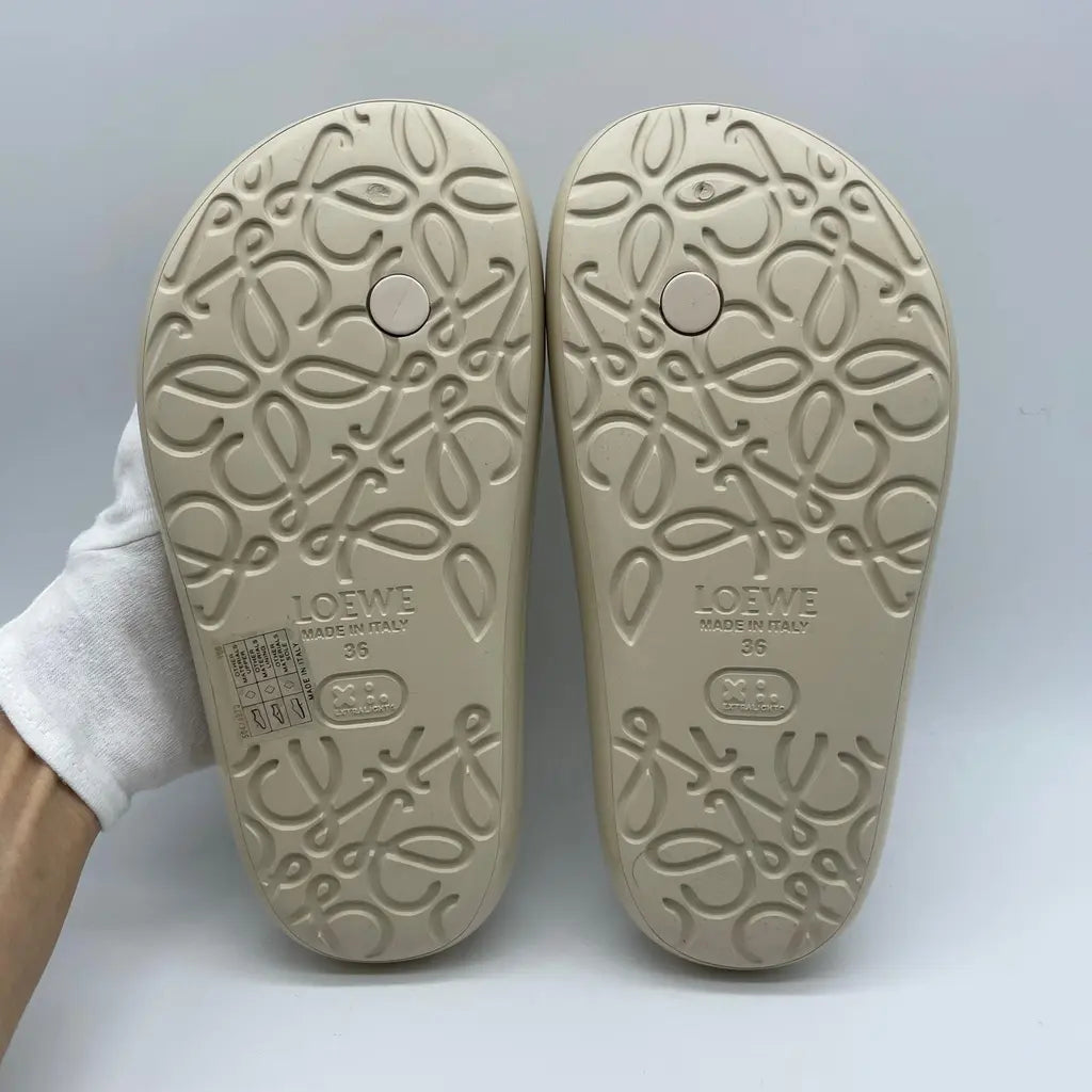 Loewe Foam Pebble Toe Post Glossy Size36