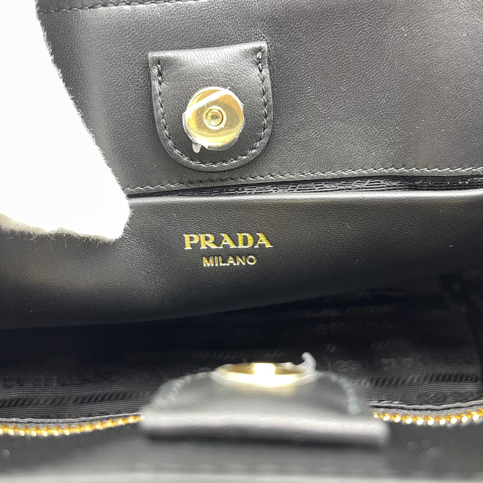 Prada Borsa a Mano Hand Bag